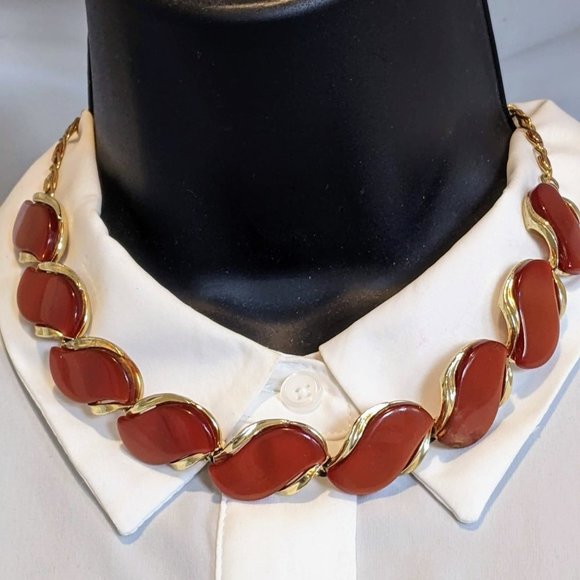 Lisner necklace on trend Amber color 17in - Picture 1 of 8